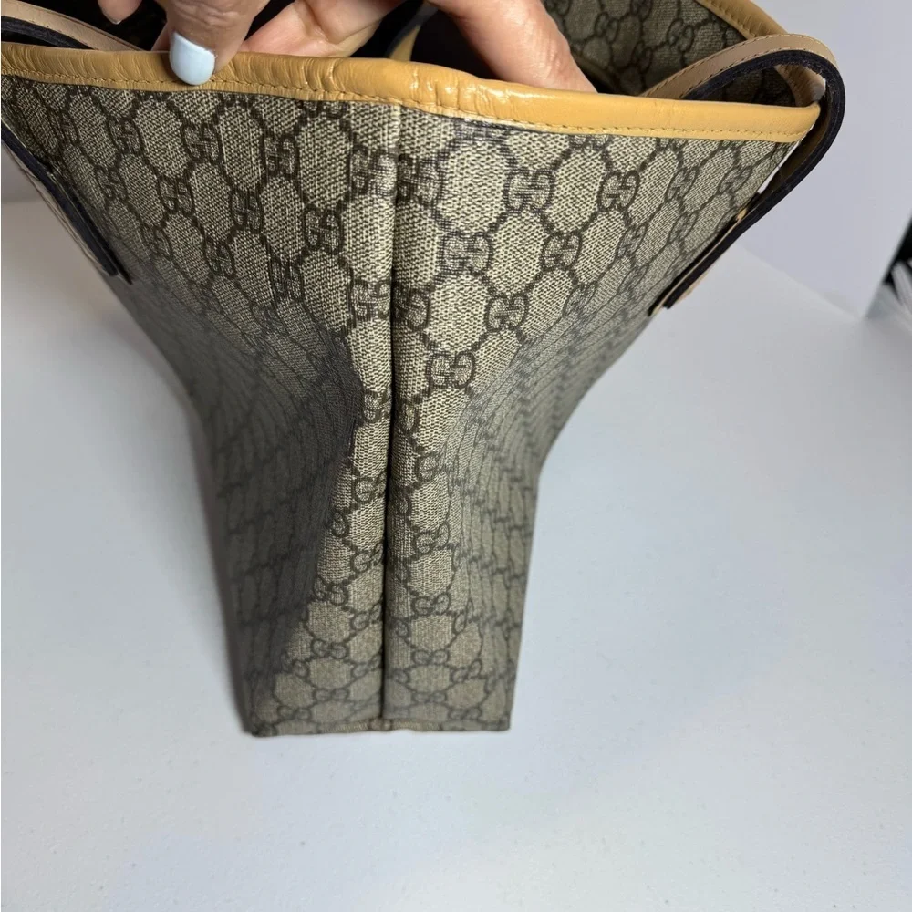 Gucci Tan and Brown Signature Tote - Picture 5 of 14